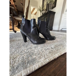 Studio Paola | Women's Black Leather Ankle Boots | Size 8 | 1103